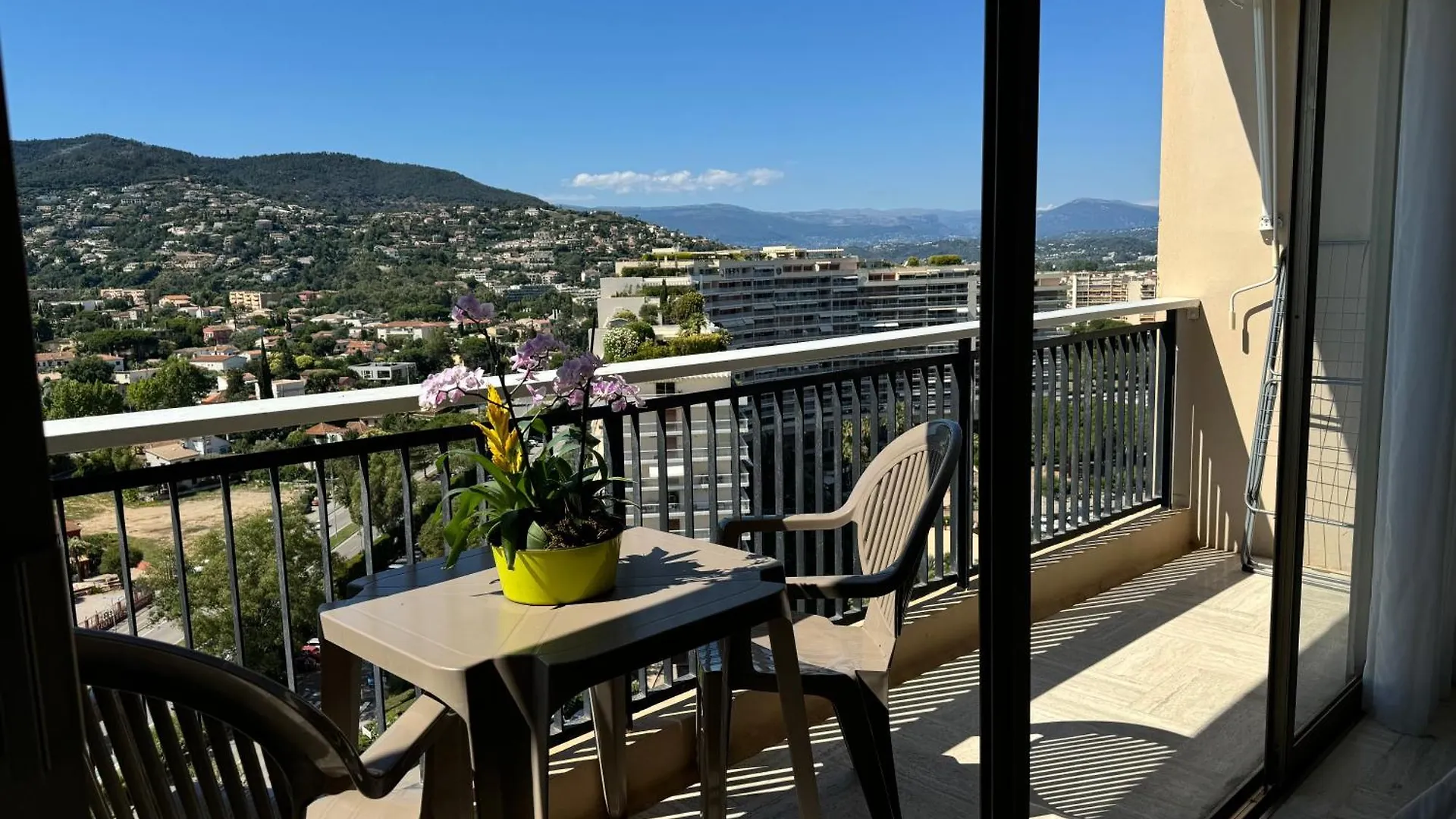 Apartment My Resid Appart Cannes Vue Marina Et Vue Montagne Mandelieu